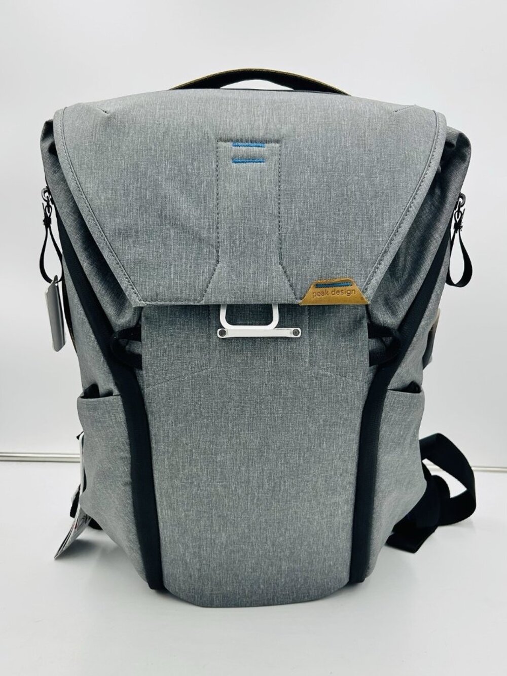 Peak Design Everyday Backpack 20L v1 Camera Bag Gray BB-20-AS-1 NEW